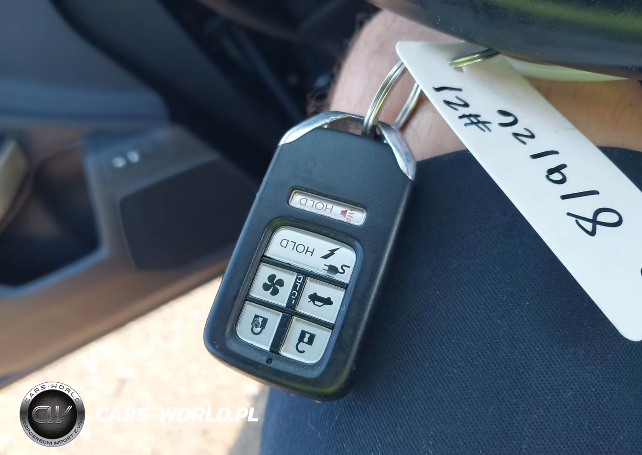 2018 Honda Clarity Plug-In Hybrid Touring VIN:JHMZC5F30JC006697 - 11