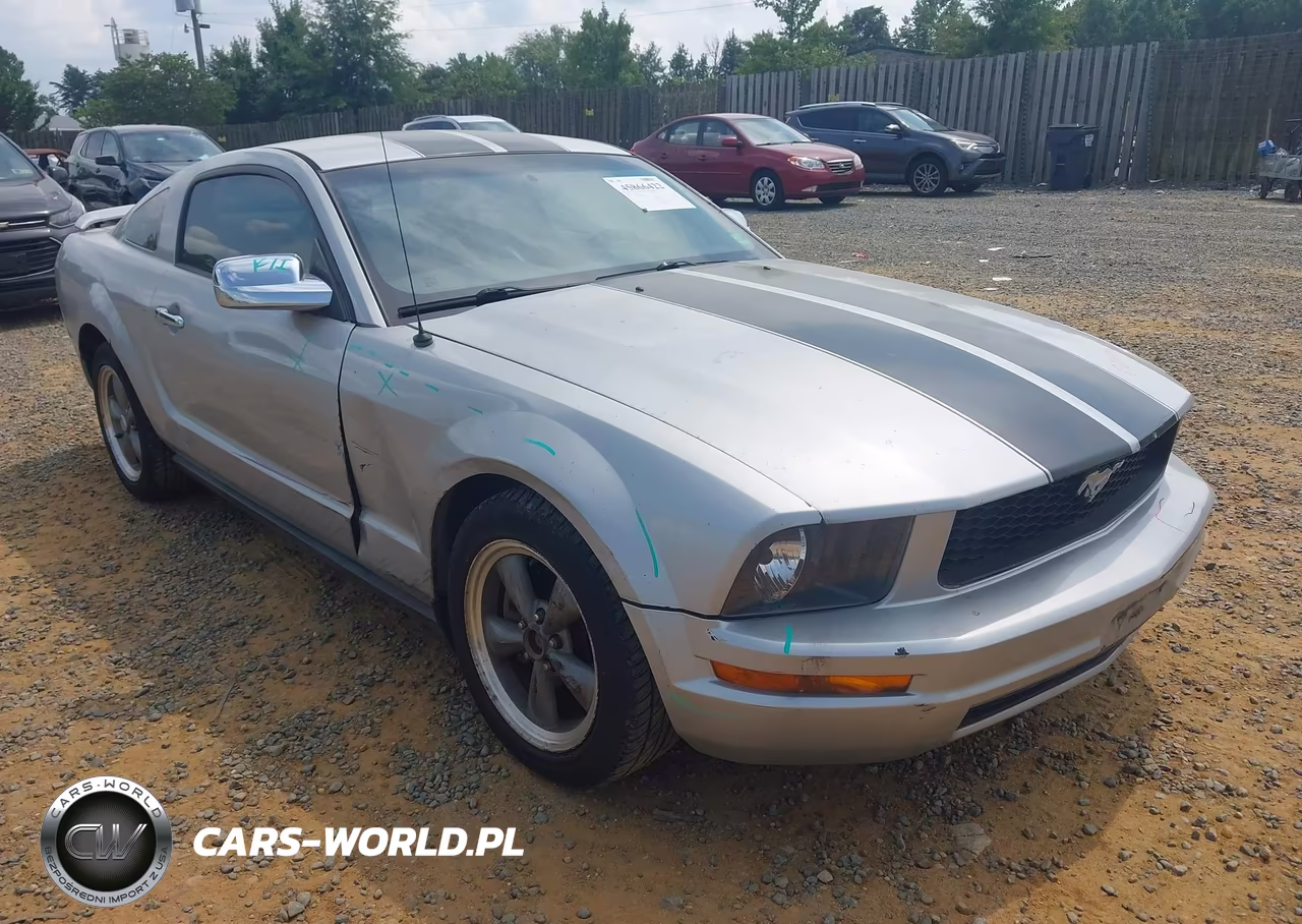 2005 Ford Mustang V6 Deluxe-V6 Premium – zdjęcie 1 z 11