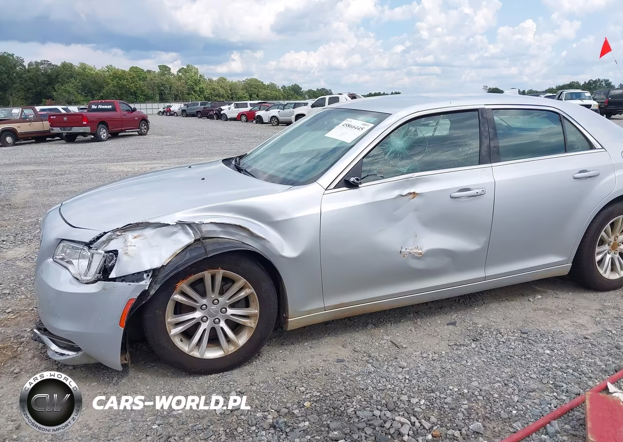 2019 Chrysler 300 Touring VIN:2C3CCAAG5KH727157 - 16