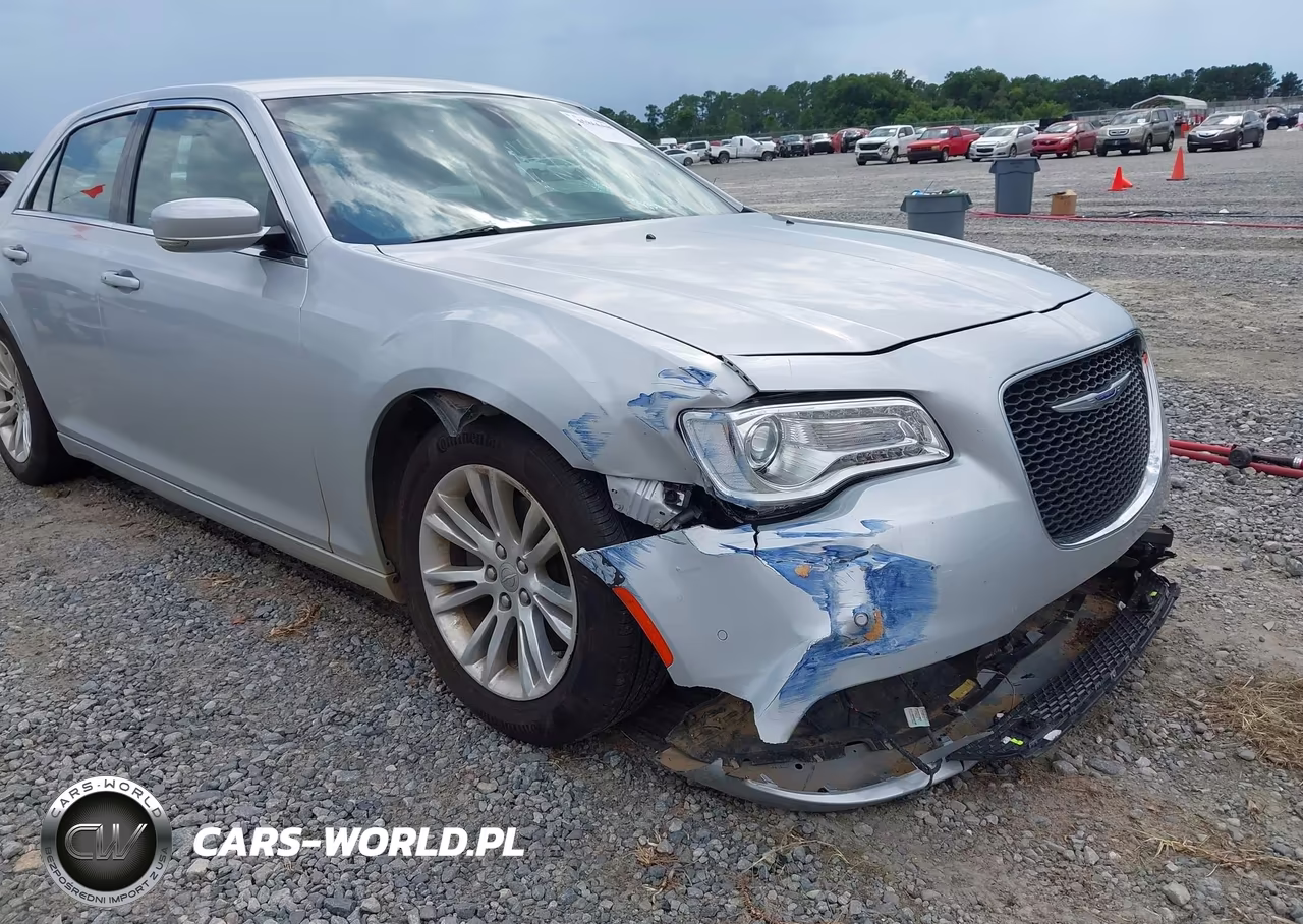 2019 Chrysler 300 Touring VIN:2C3CCAAG5KH727157 - 17