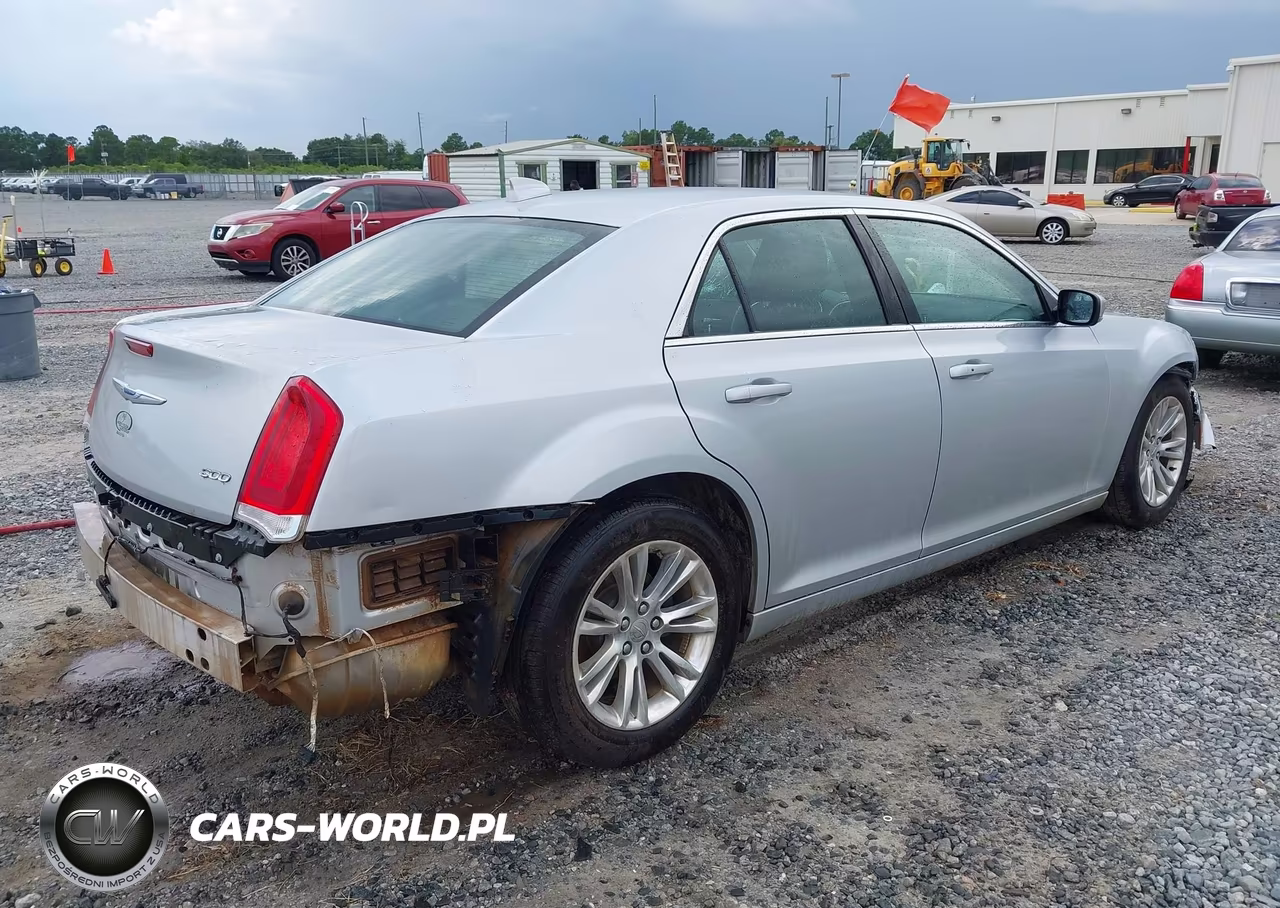 2019 Chrysler 300 Touring VIN:2C3CCAAG5KH727157 - 4