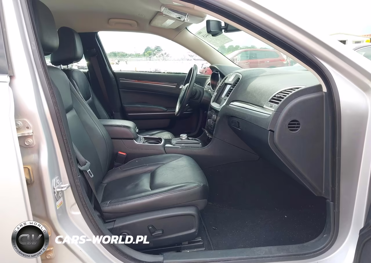 2019 Chrysler 300 Touring VIN:2C3CCAAG5KH727157 - 5