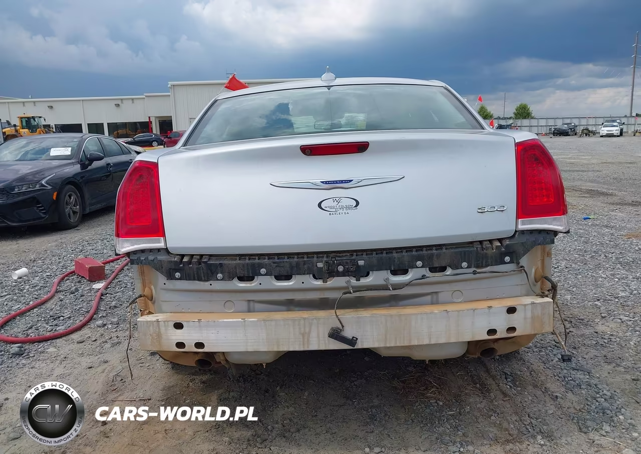 2019 Chrysler 300 Touring VIN:2C3CCAAG5KH727157 - 6