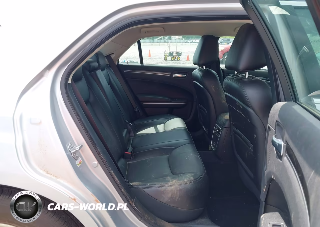 2019 Chrysler 300 Touring VIN:2C3CCAAG5KH727157 - 8