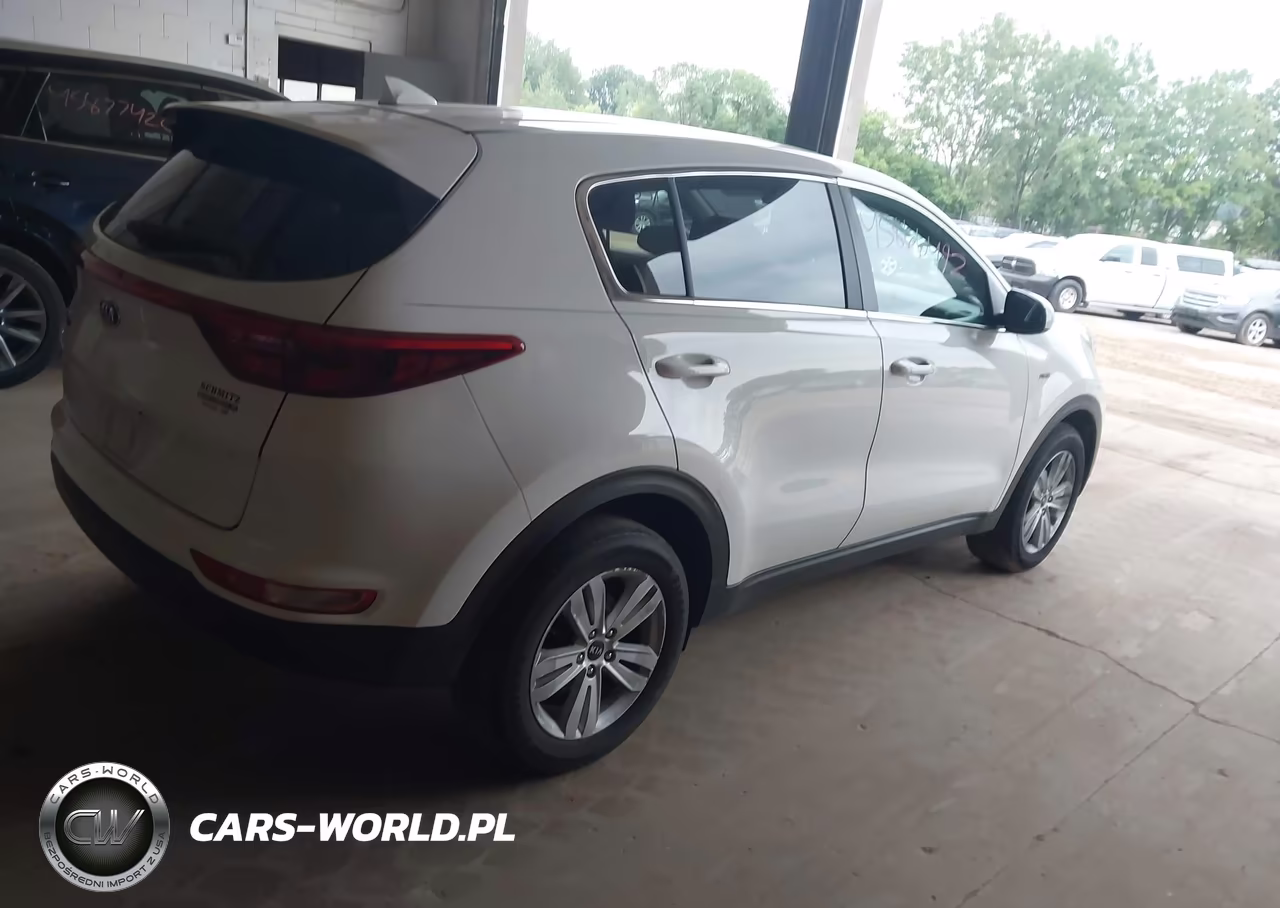 2018 Kia Sportage Lx VIN:KNDPMCAC9J7450865 - 4