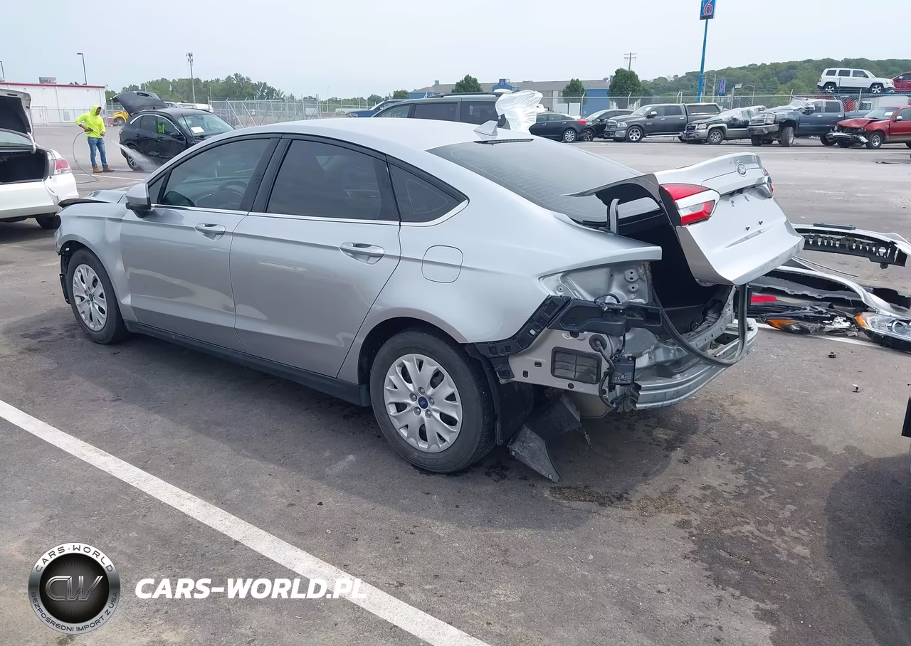 2020 Ford Fusion S VIN:3FA6P0G70LR226543 - 3