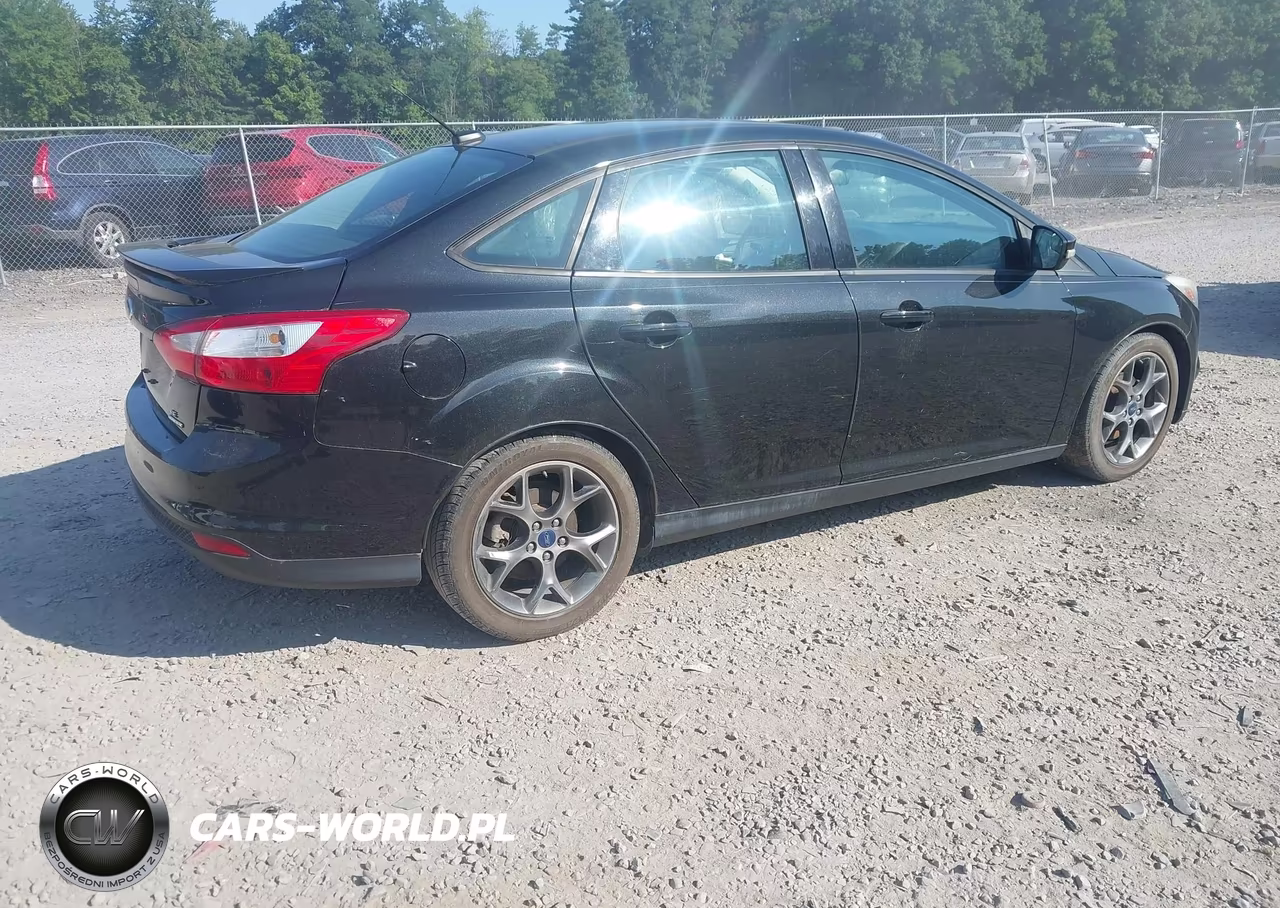 2014 Ford Focus Se VIN:1FADP3F25EL215151 - 4