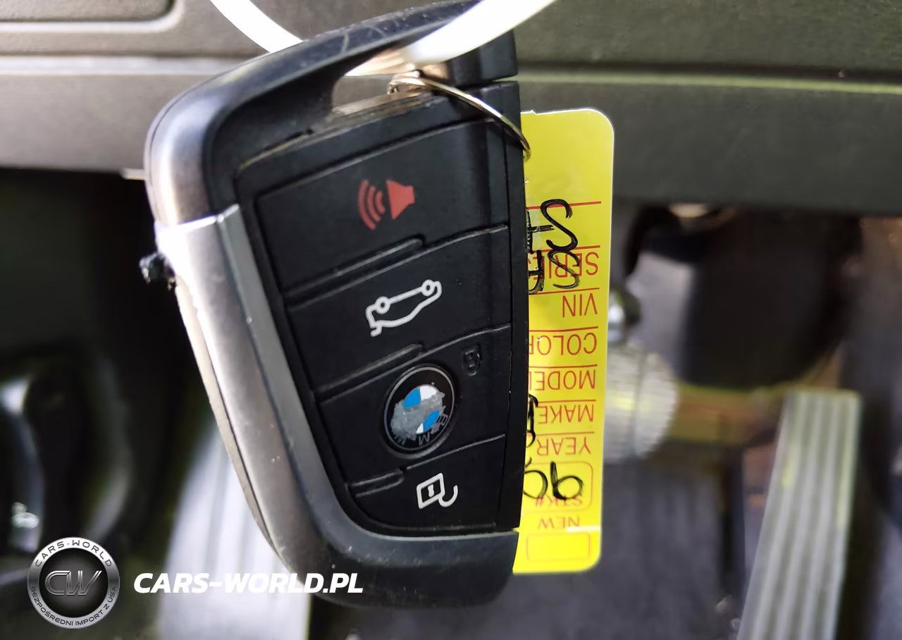 2018 BMW X1 xDrive28I VIN:WBXHT3C37J5K26562 - 11