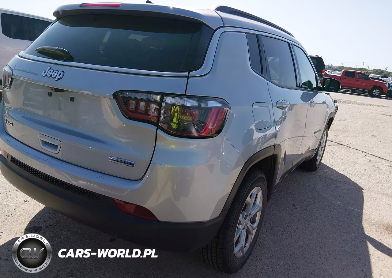 2024 Jeep Compass Latitude 4X4 VIN:3C4NJDBN3RT118594 - 4