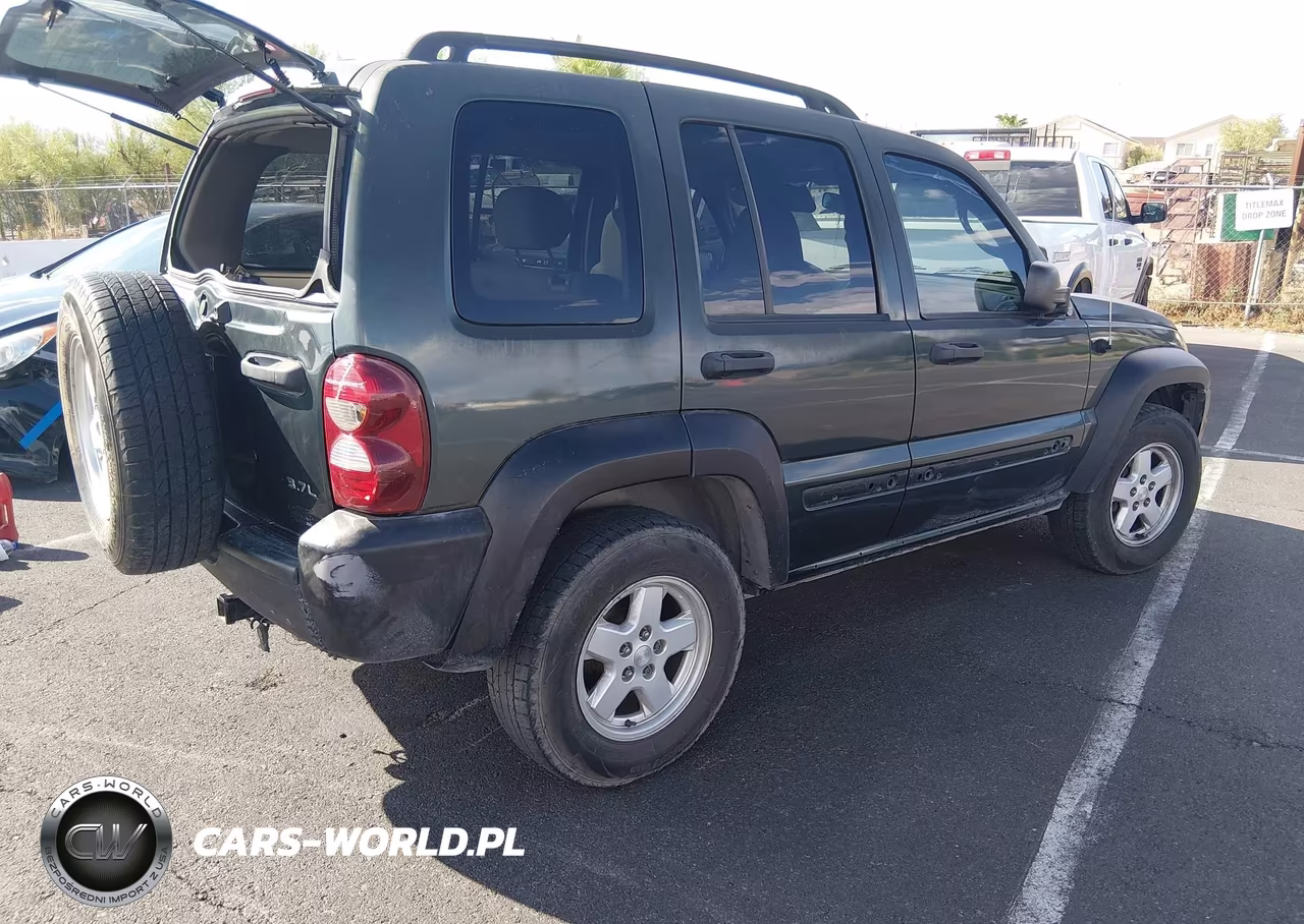 2005 Jeep Liberty Sport VIN:1J8GK48K15W594536 - 4