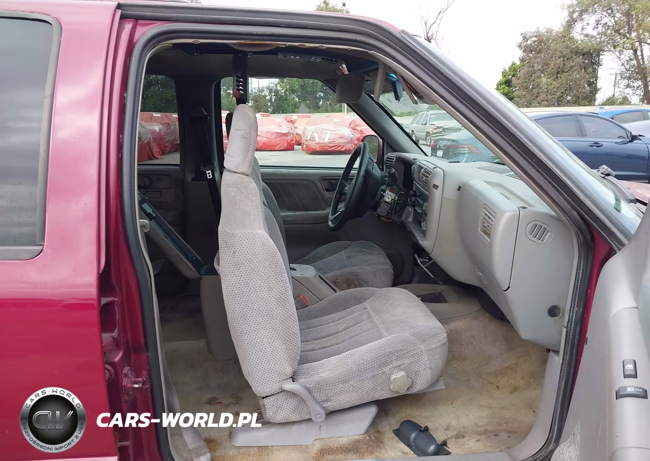 1996 Chevrolet Blazer VIN:1GNDT13W2T2161948 - 5