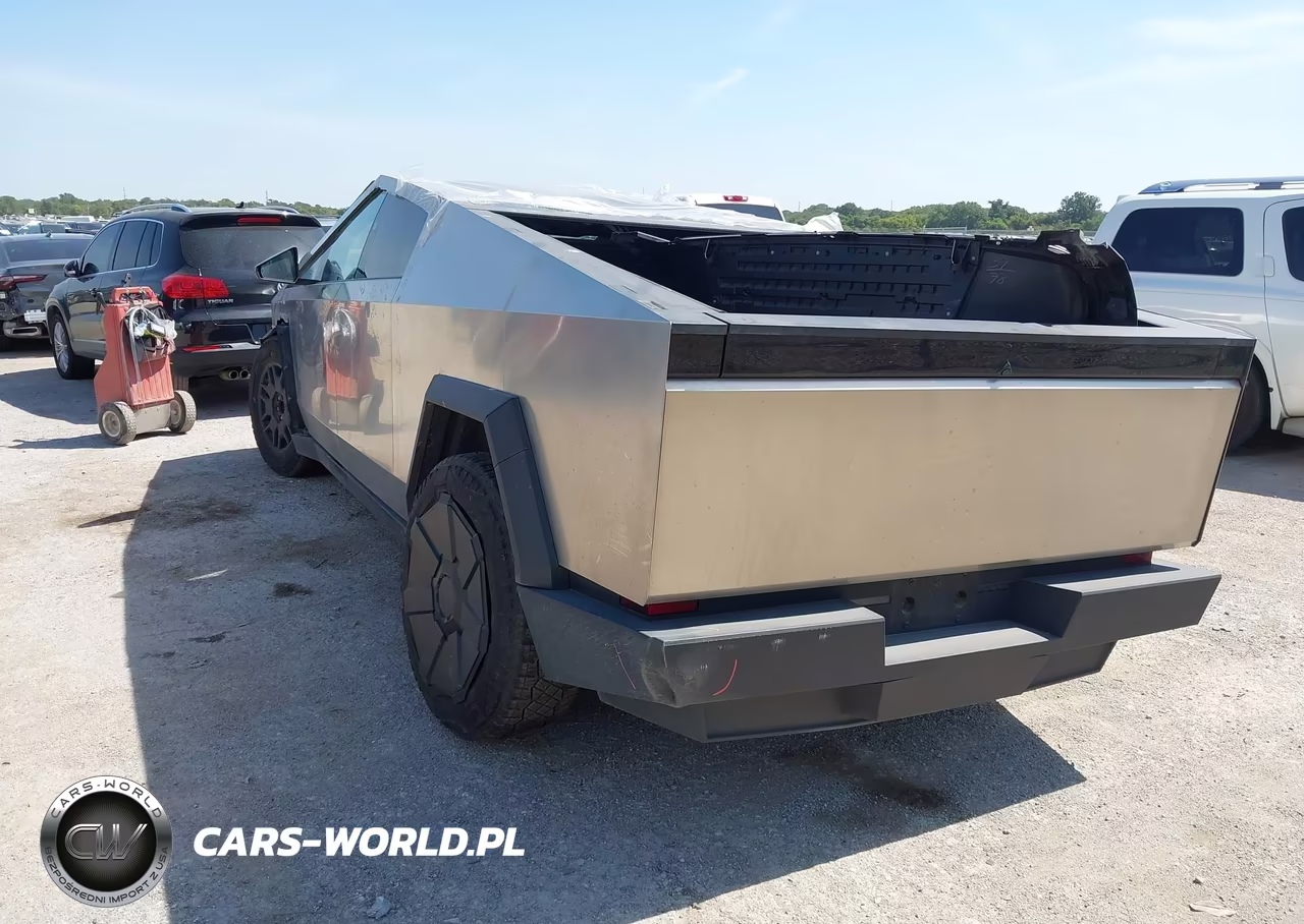 2025 Tesla Cybertruck VIN:7G2CEHEE3SA076005 - 3