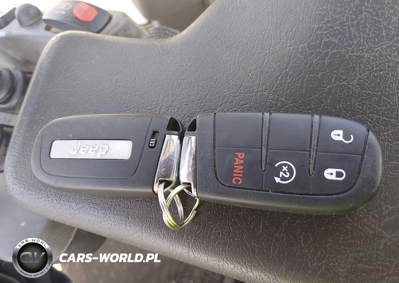 2018 Jeep Compass Latitude 4X4 VIN:3C4NJDBB6JT259010 - 11