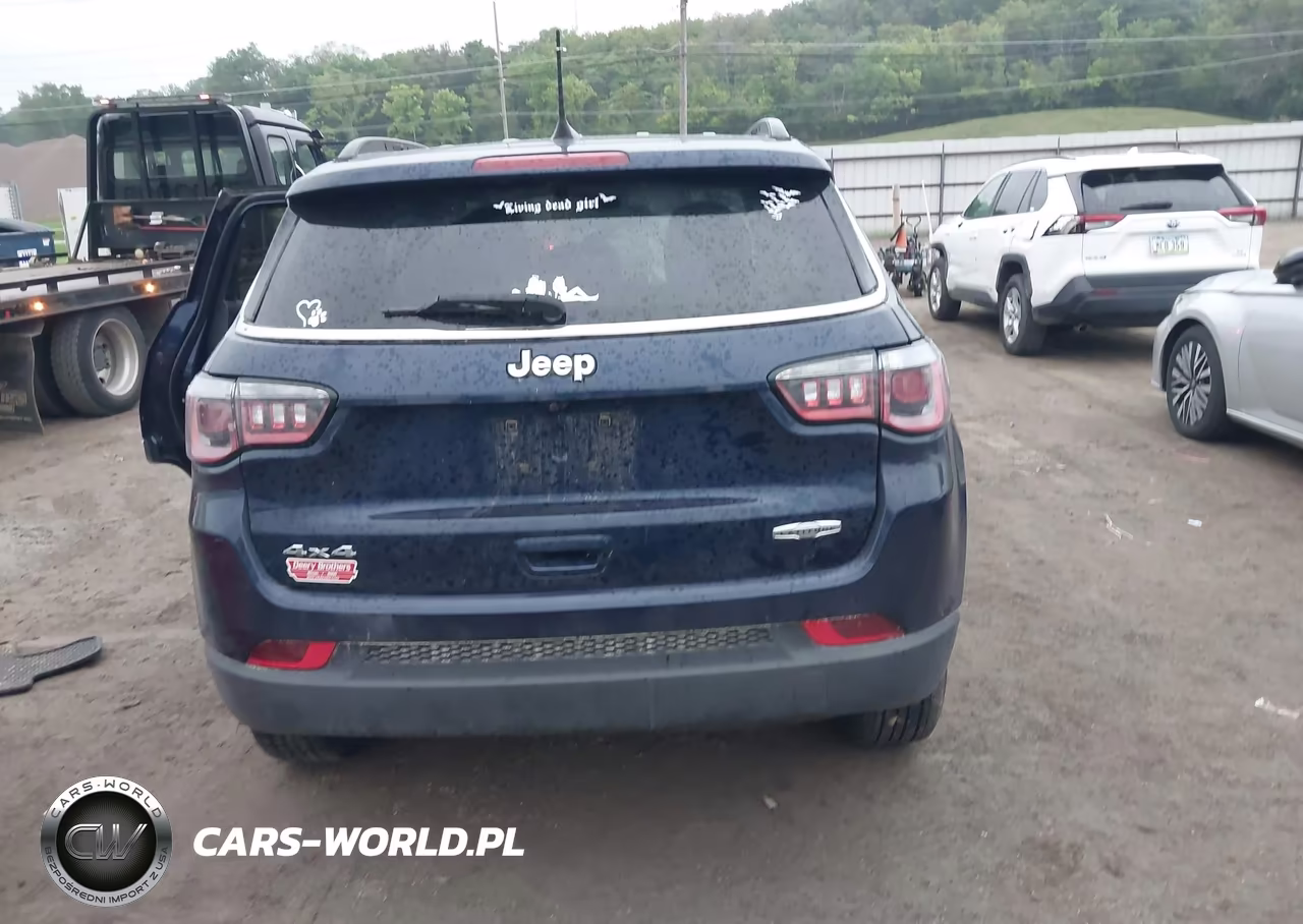2018 Jeep Compass Latitude 4X4 VIN:3C4NJDBB6JT259010 - 17