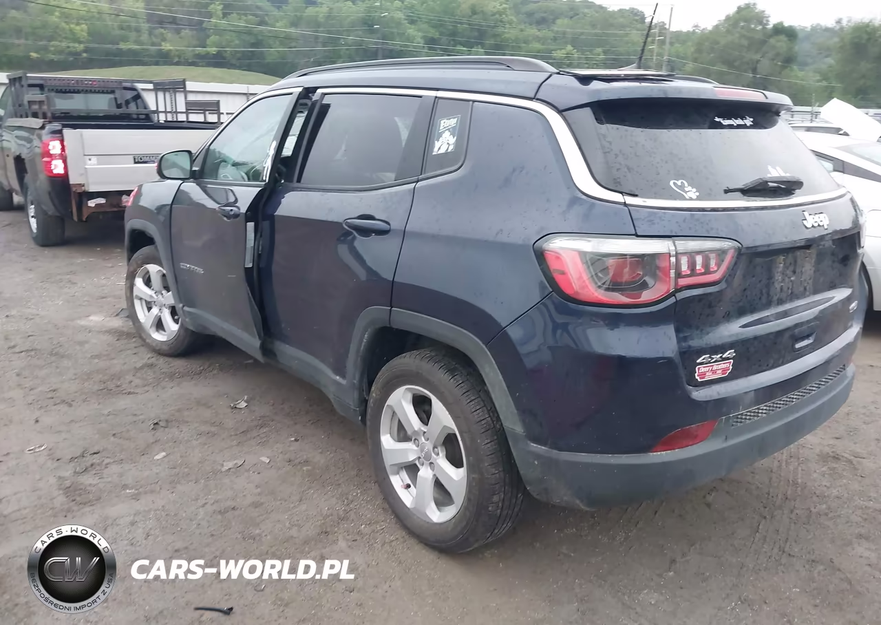 2018 Jeep Compass Latitude 4X4 VIN:3C4NJDBB6JT259010 - 3