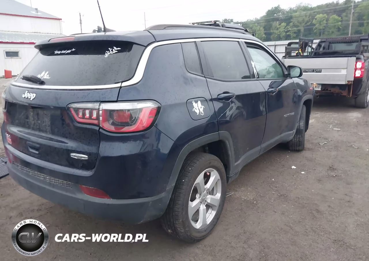 2018 Jeep Compass Latitude 4X4 VIN:3C4NJDBB6JT259010 - 4