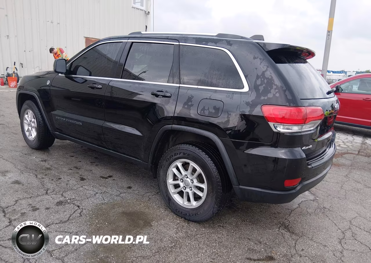 2018 Jeep Grand Cherokee Laredo E 4X4 VIN:1C4RJFAG4JC456957 - 3