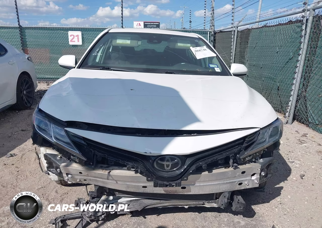 2020 Toyota Camry Le VIN:4T1C11AK8LU958456 - 11