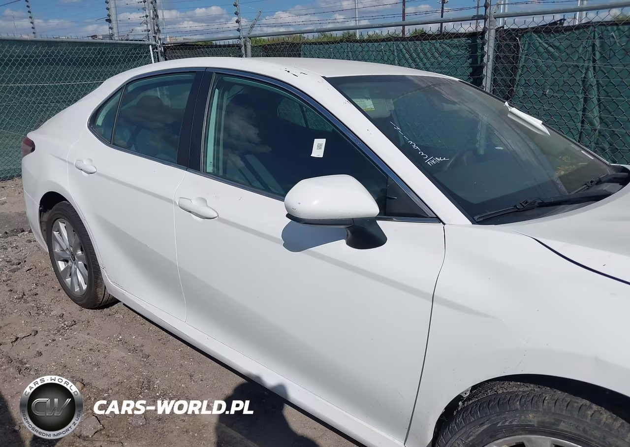 2020 Toyota Camry Le VIN:4T1C11AK8LU958456 - 12