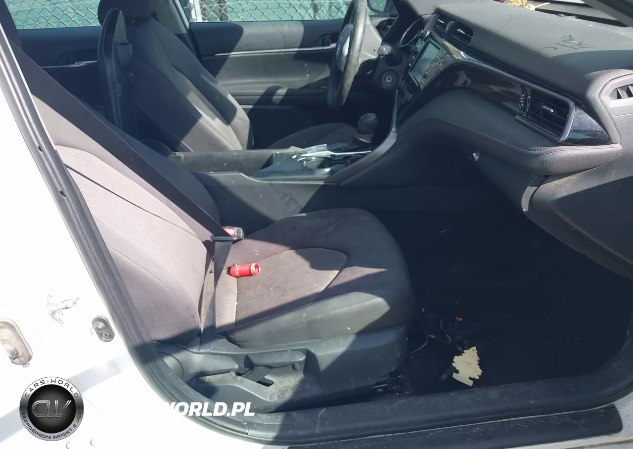 2020 Toyota Camry Le VIN:4T1C11AK8LU958456 - 5