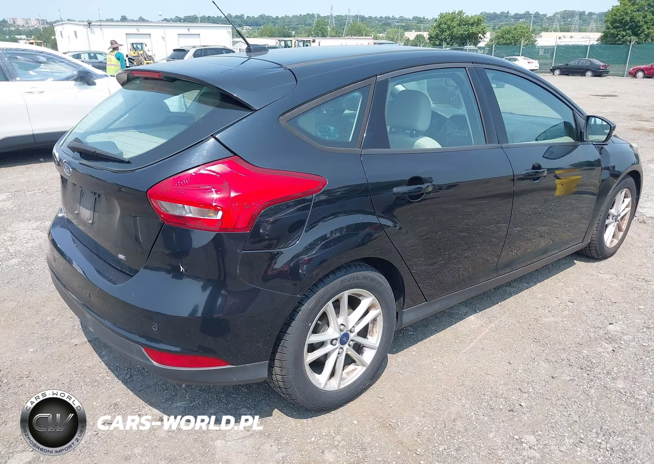 2016 Ford Focus Se VIN:1FADP3K28GL292203 - 4