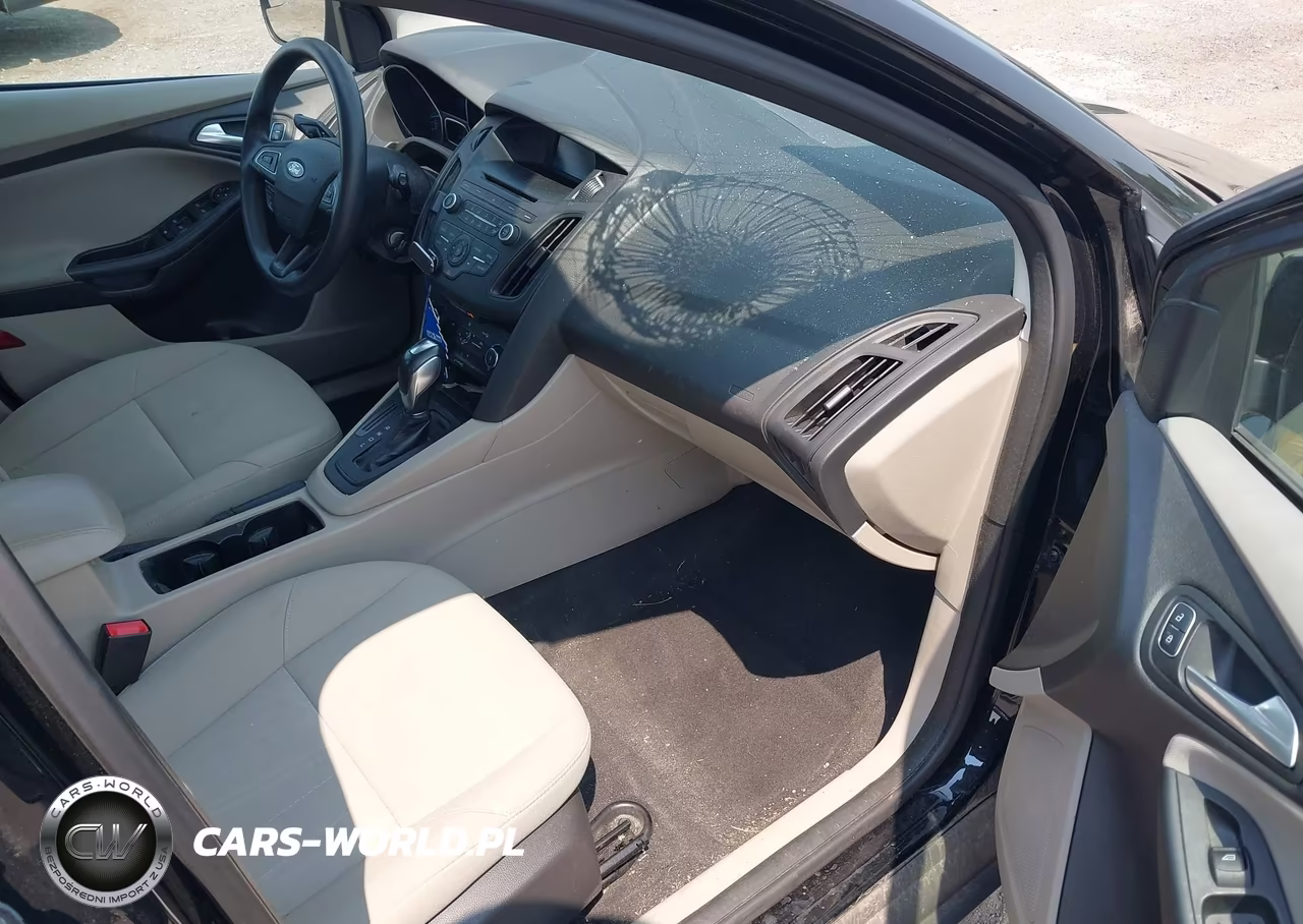 2016 Ford Focus Se VIN:1FADP3K28GL292203 - 5
