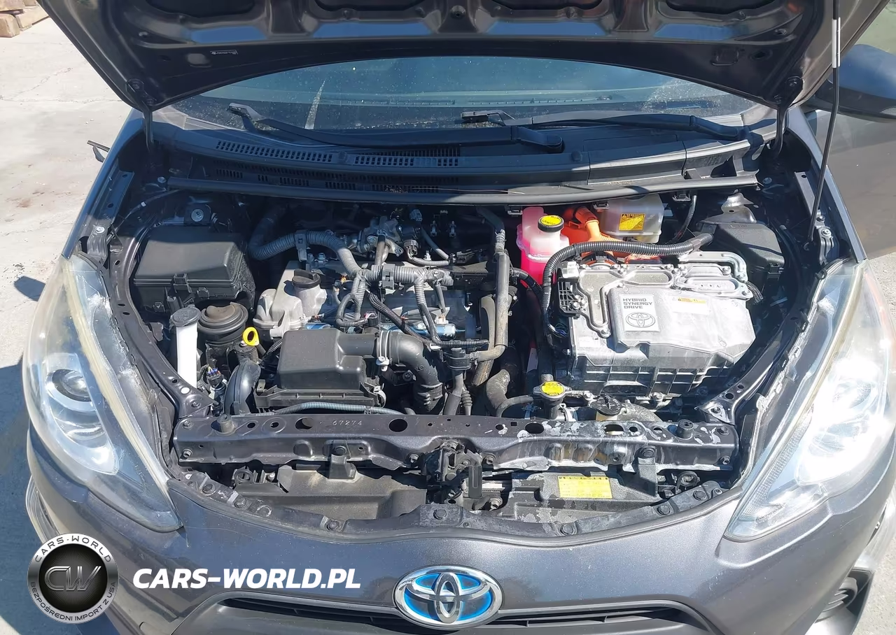 2015 Toyota Prius C One VIN:JTDKDTB32F1576200 - 10