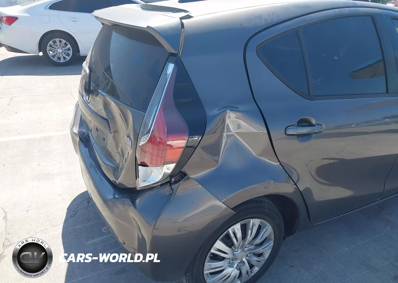2015 Toyota Prius C One VIN:JTDKDTB32F1576200 - 13