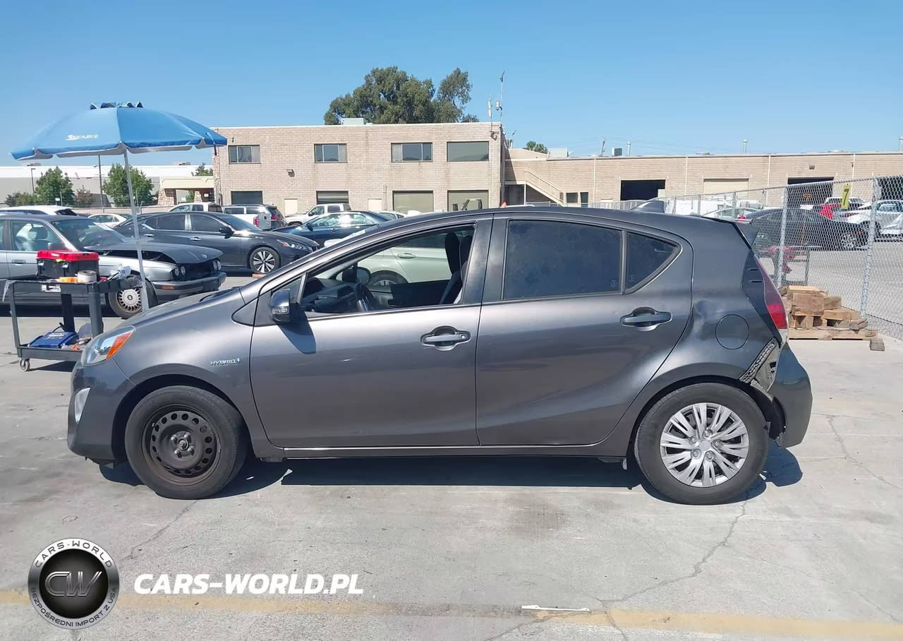2015 Toyota Prius C One VIN:JTDKDTB32F1576200 - 16