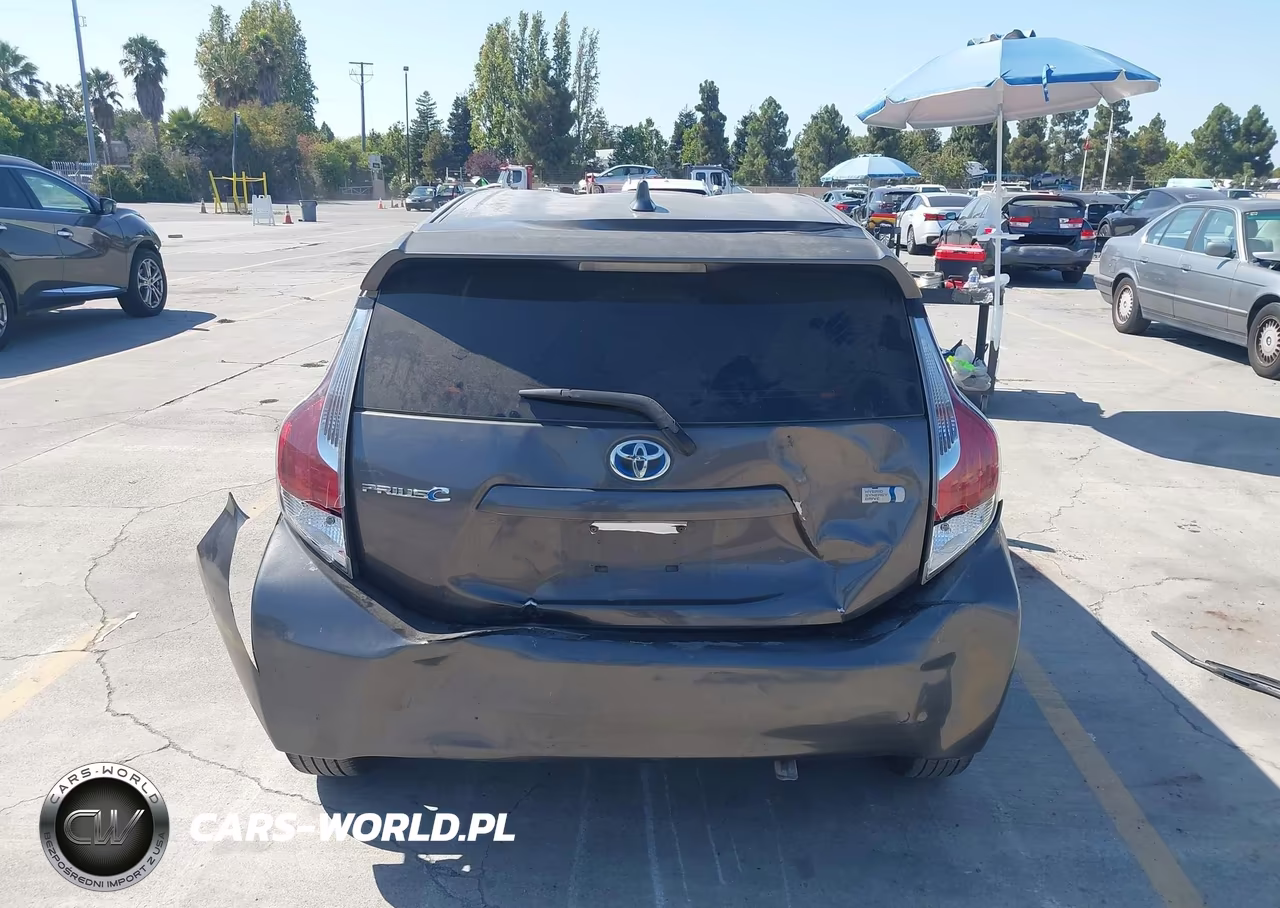 2015 Toyota Prius C One VIN:JTDKDTB32F1576200 - 18