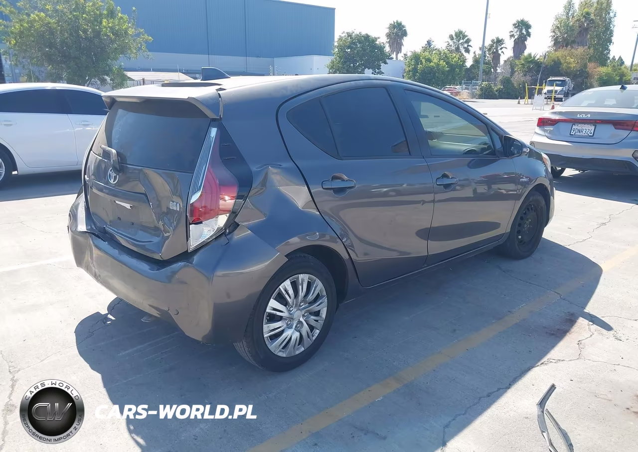 2015 Toyota Prius C One VIN:JTDKDTB32F1576200 - 4