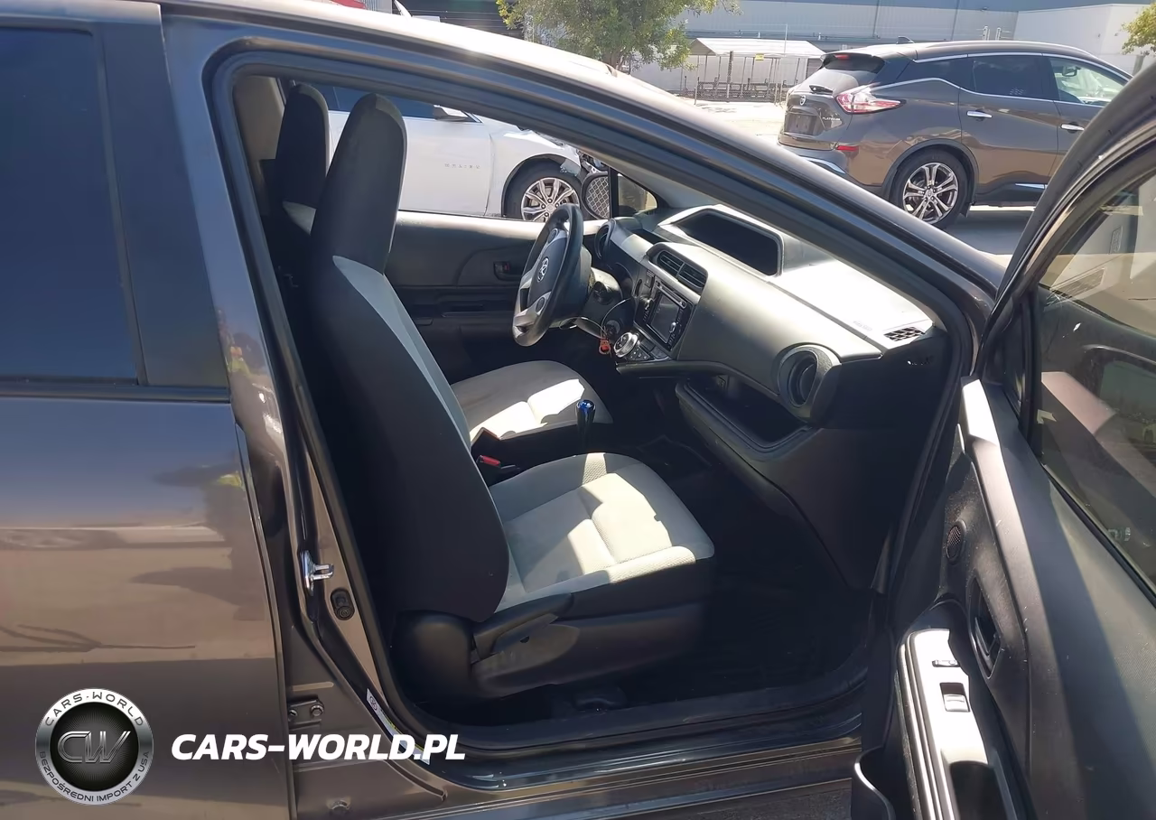 2015 Toyota Prius C One VIN:JTDKDTB32F1576200 - 5