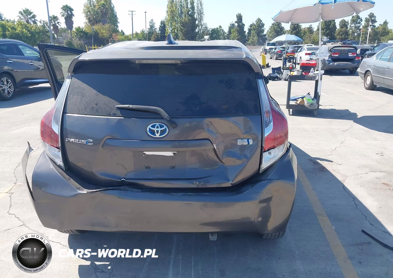 2015 Toyota Prius C One VIN:JTDKDTB32F1576200 - 6