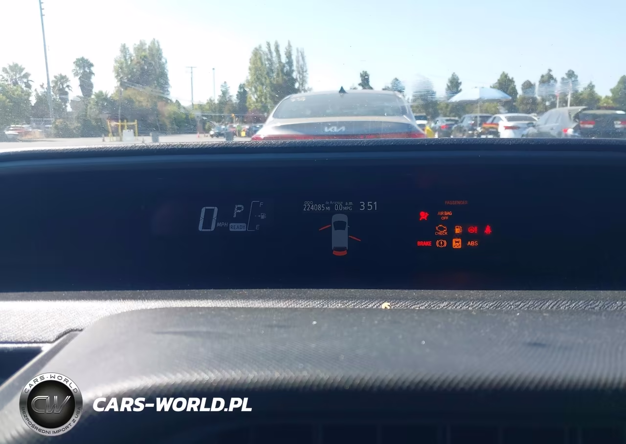 2015 Toyota Prius C One VIN:JTDKDTB32F1576200 - 7