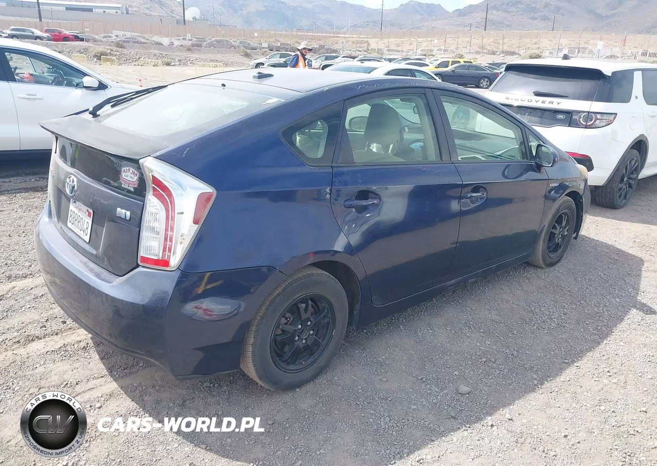 2012 Toyota Prius Three VIN:JTDKN3DU1C1544045 - 4