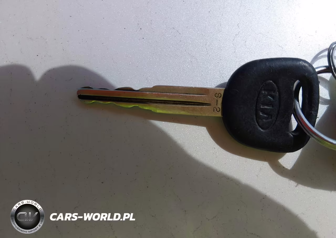2002 Kia Spectra Ls VIN:KNAFB121725173890 - 11