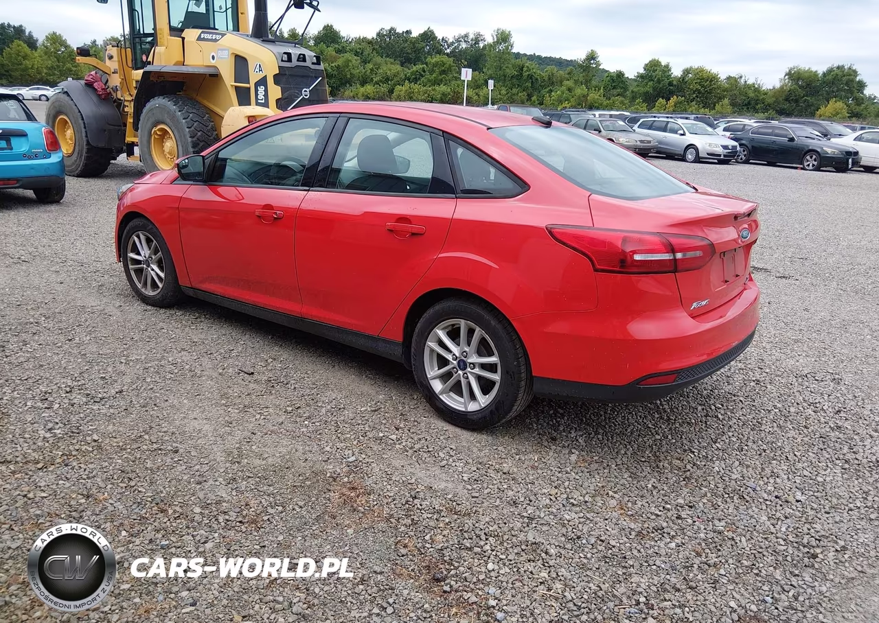 2015 Ford Focus Se VIN:1FADP3F24FL276332 - 3