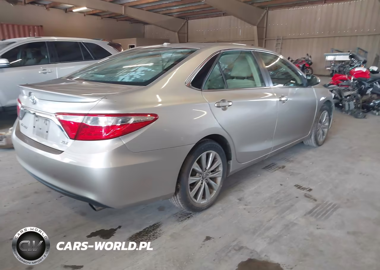 2017 Toyota Camry Xle VIN:4T1BF1FK0HU774335 - 4