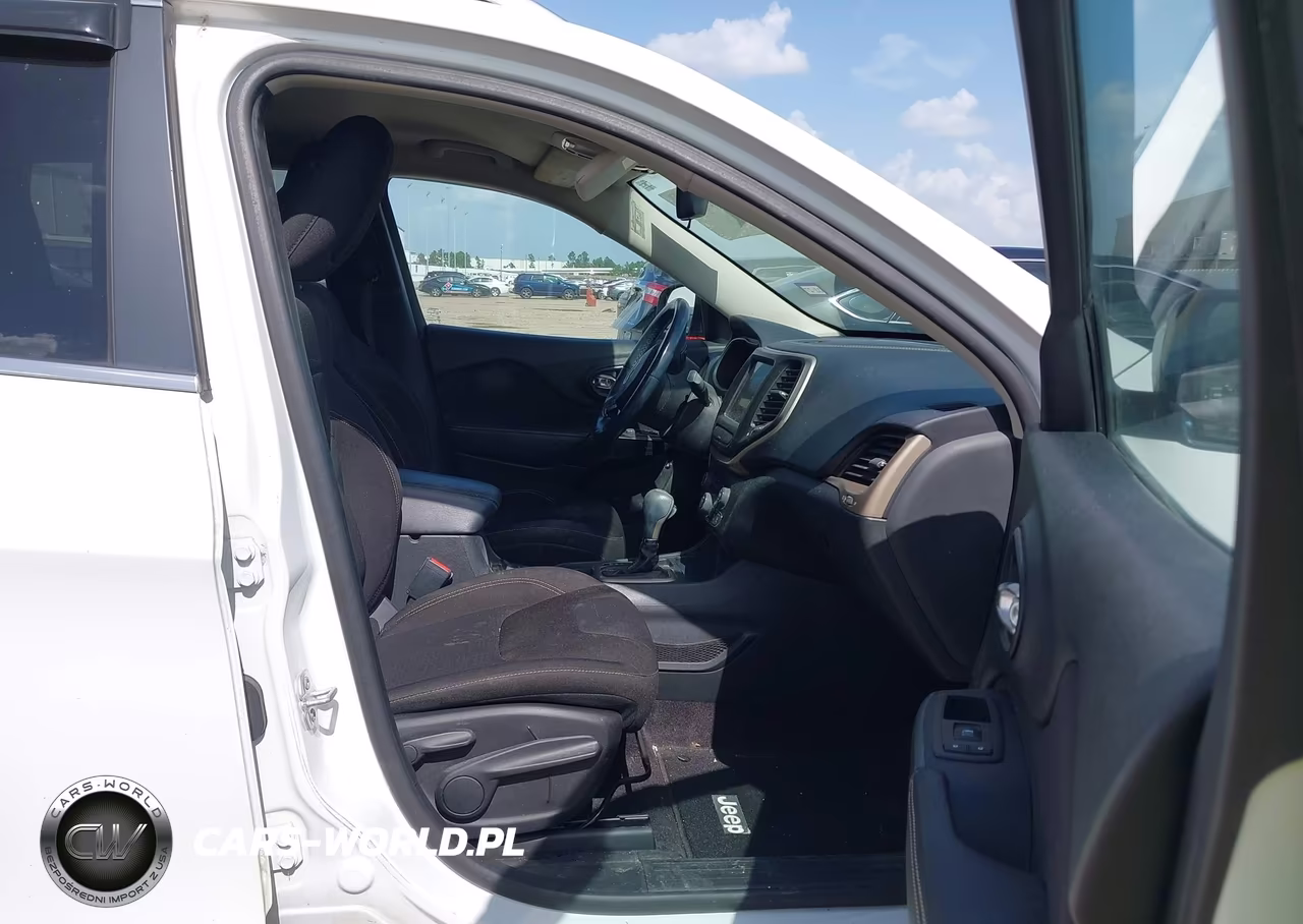 2016 Jeep Cherokee Latitude VIN:1C4PJLCB7GW172995 - 5