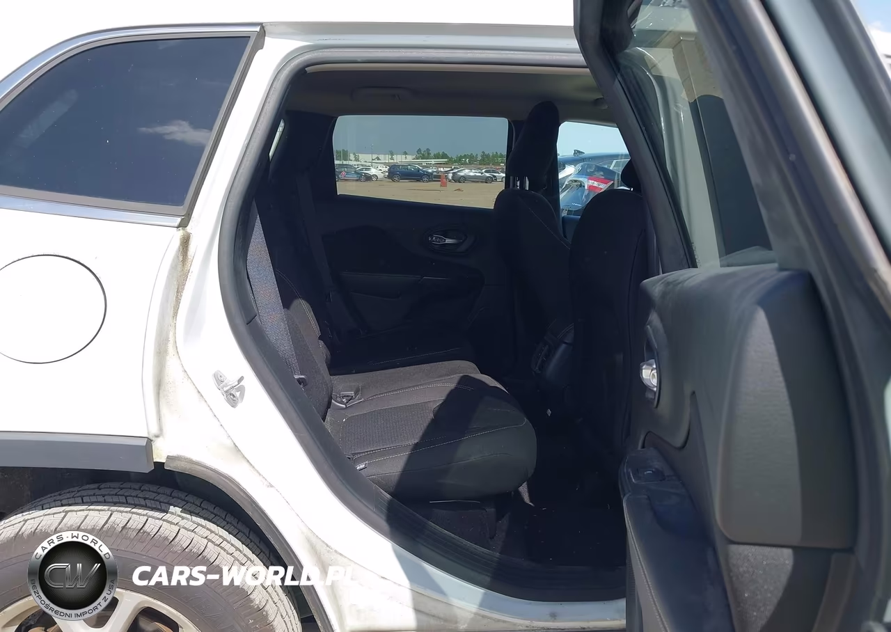 2016 Jeep Cherokee Latitude VIN:1C4PJLCB7GW172995 - 8