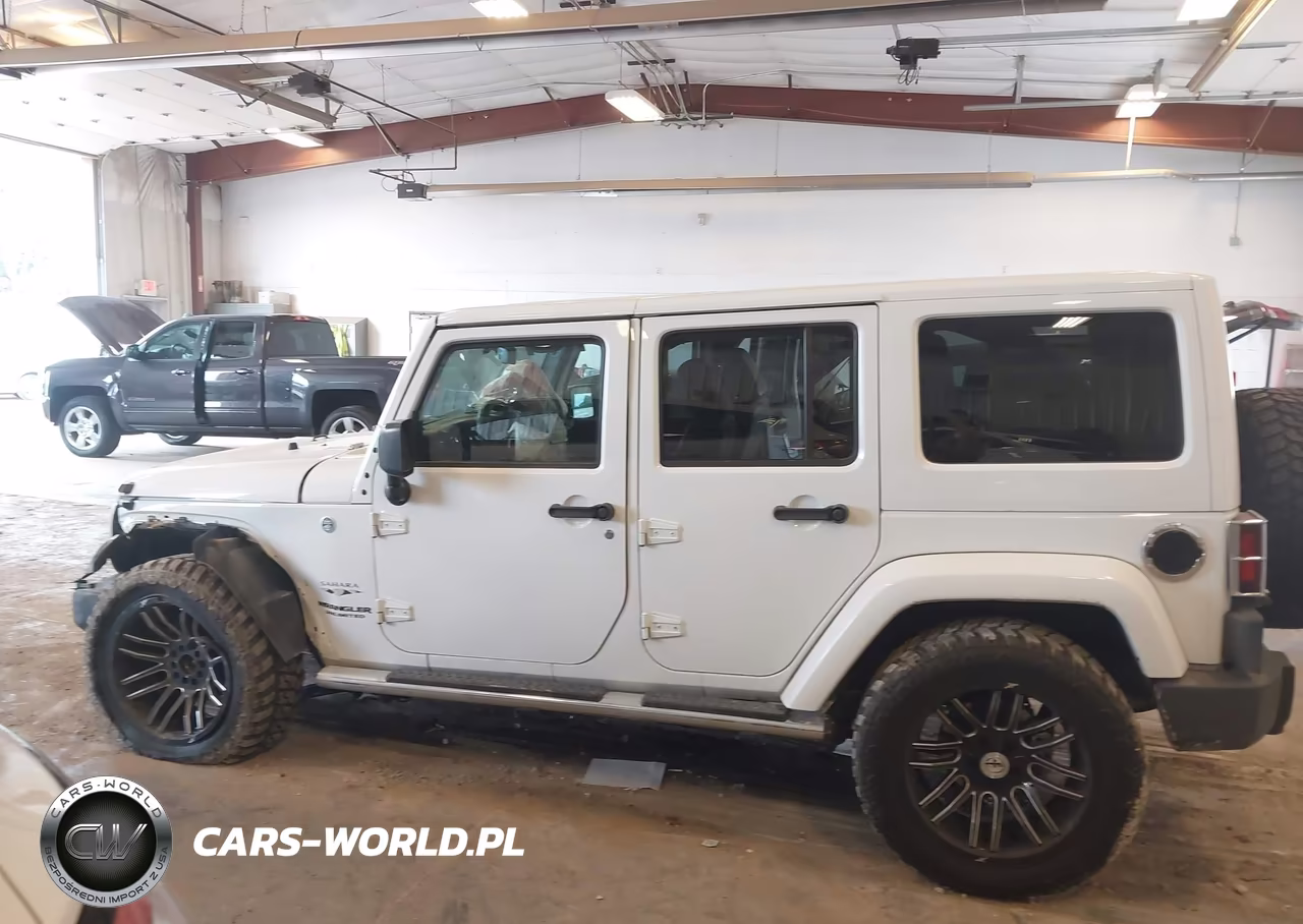 2016 Jeep Wrangler Unlimited Sahara VIN:1C4BJWEG0GL333421 - 14