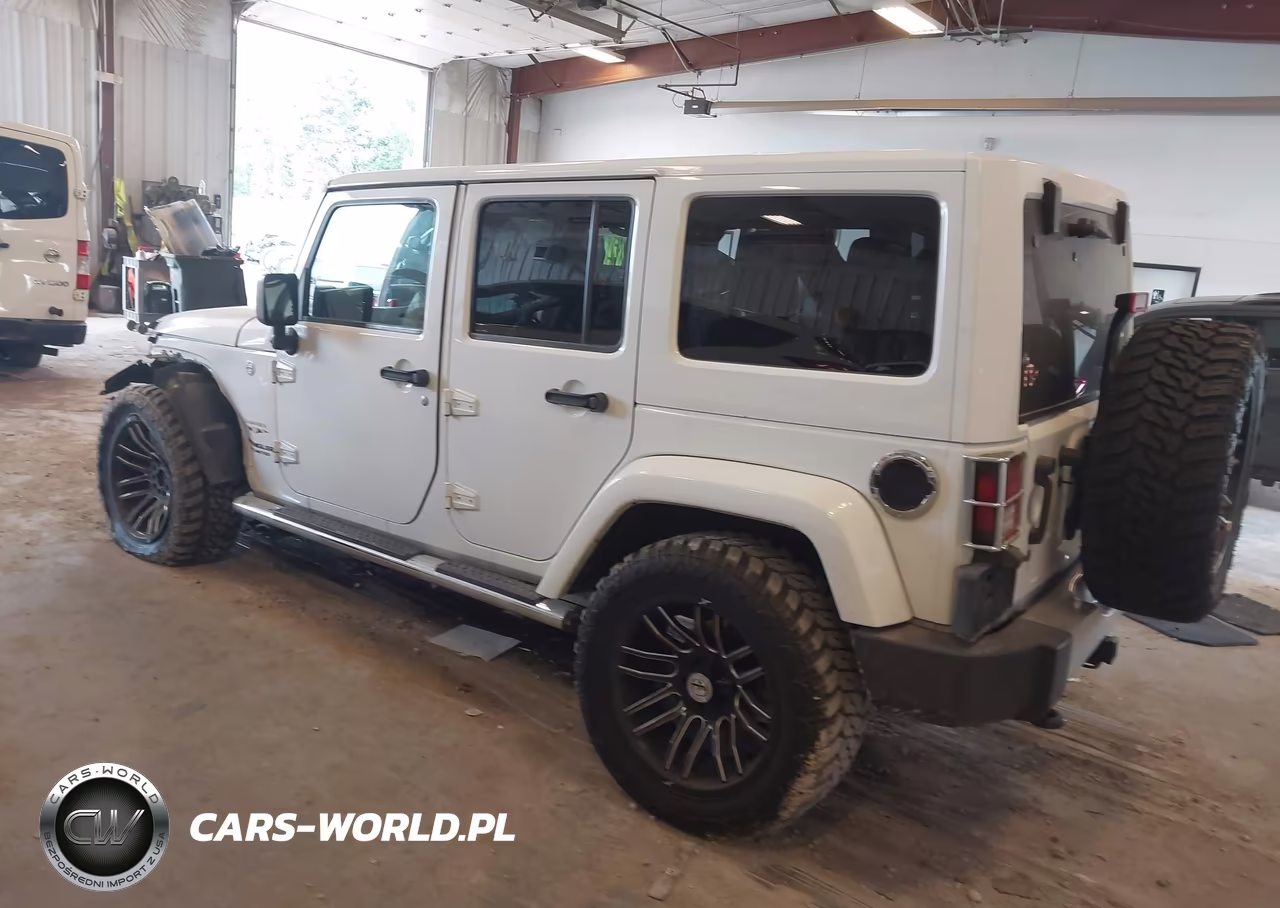 2016 Jeep Wrangler Unlimited Sahara VIN:1C4BJWEG0GL333421 - 3