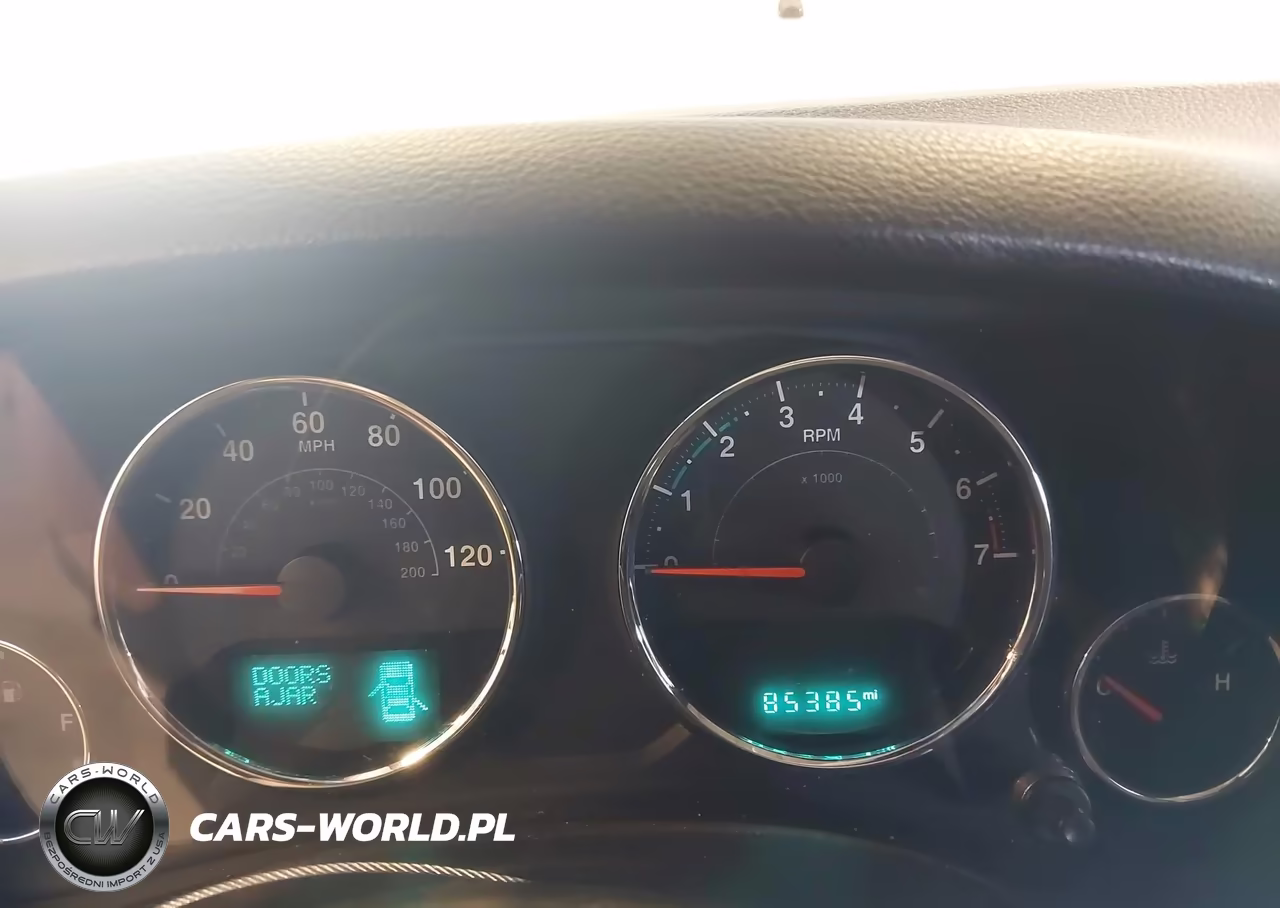 2016 Jeep Wrangler Unlimited Sahara VIN:1C4BJWEG0GL333421 - 7