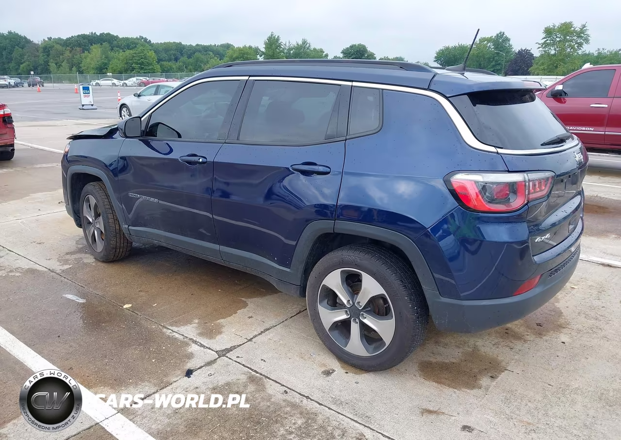 2018 Jeep Compass Latitude 4X4 VIN:3C4NJDBB5JT132054 - 3