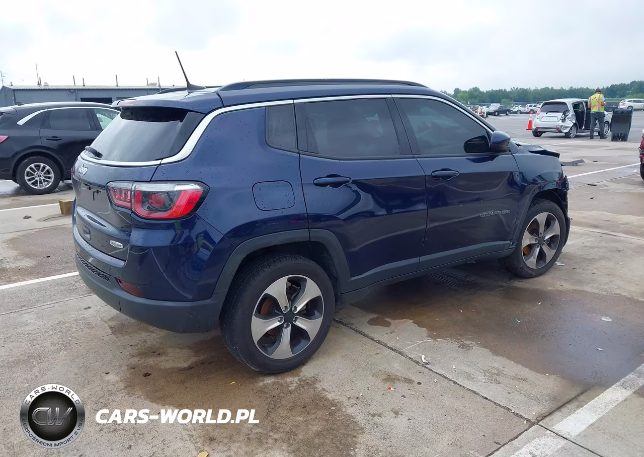 2018 Jeep Compass Latitude 4X4 VIN:3C4NJDBB5JT132054 - 4