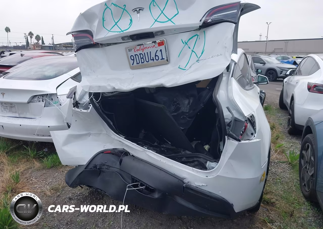 2022 Tesla Model Y Long Range Dual Motor All-Wheel Drive VIN:7SAYGDEE6NF561065 - 16