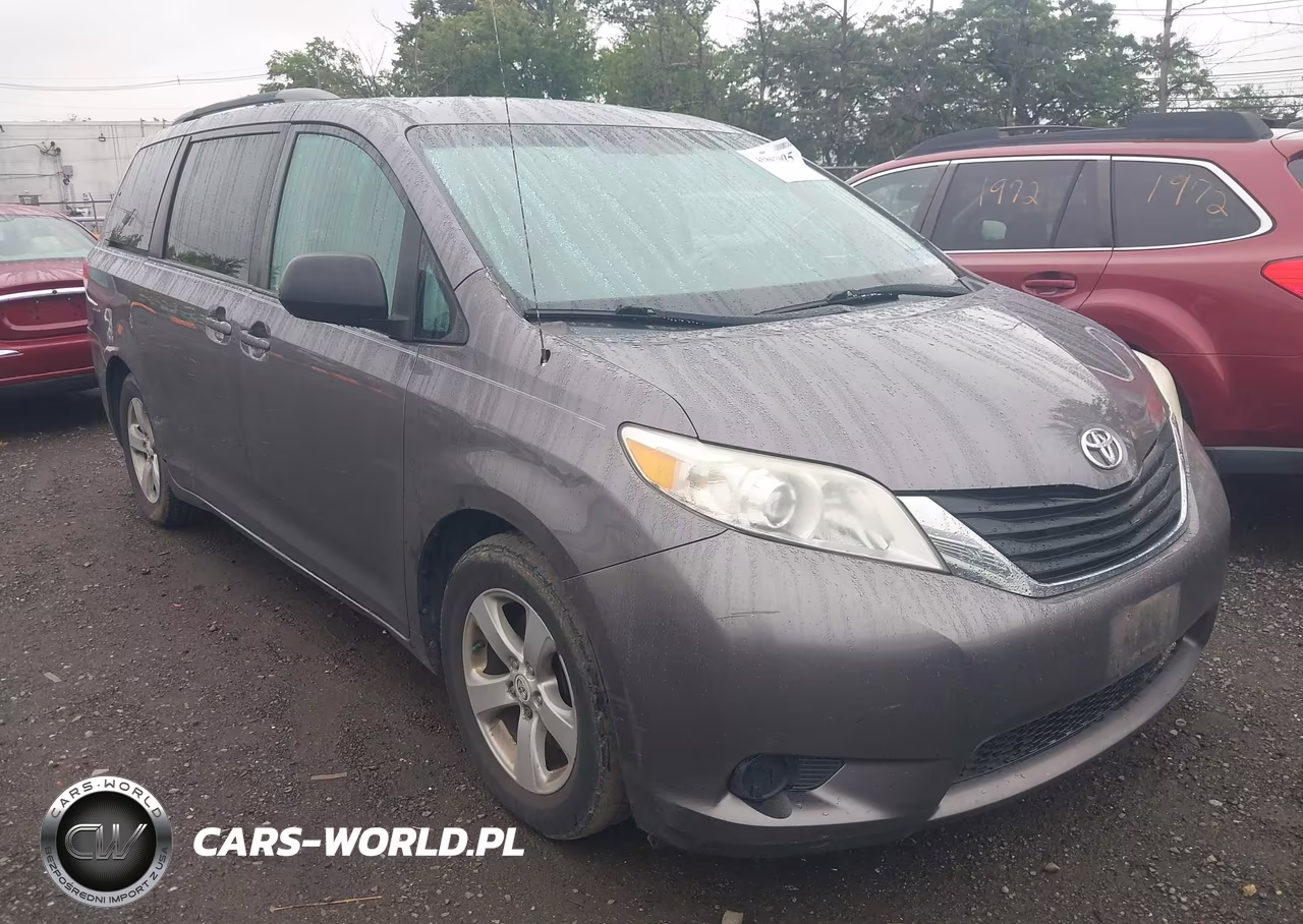 2011 Toyota Sienna Le V6 – zdjęcie 1 z 16