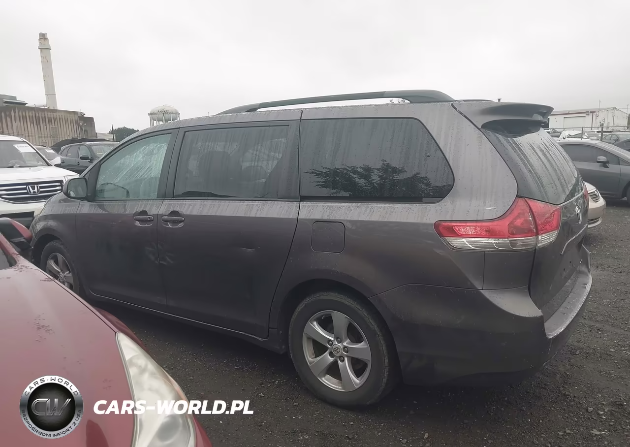 2011 Toyota Sienna Le V6 VIN:5TDKK3DC0BS022489 - 14