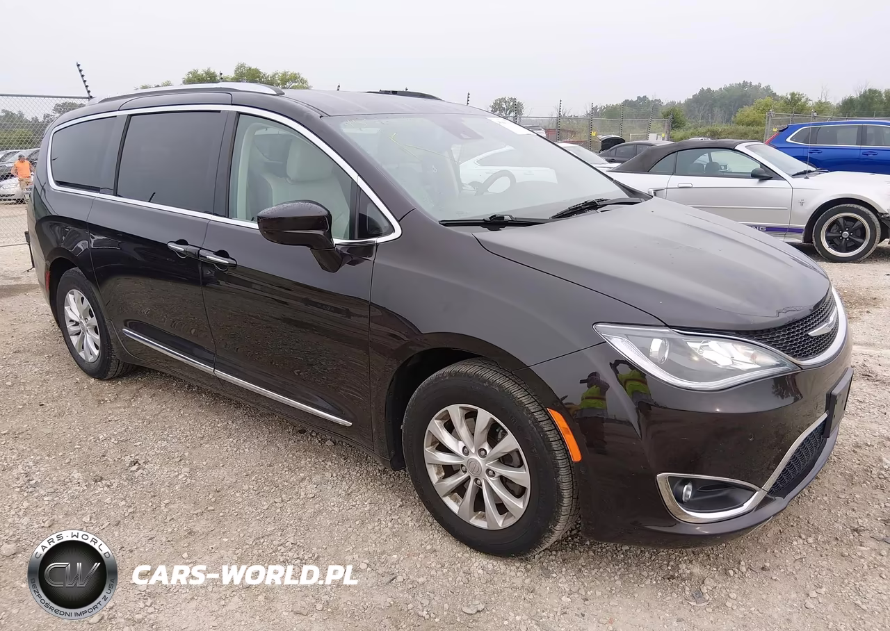 2018 Chrysler Pacifica Touring L Plus – zdjęcie 1 z 17