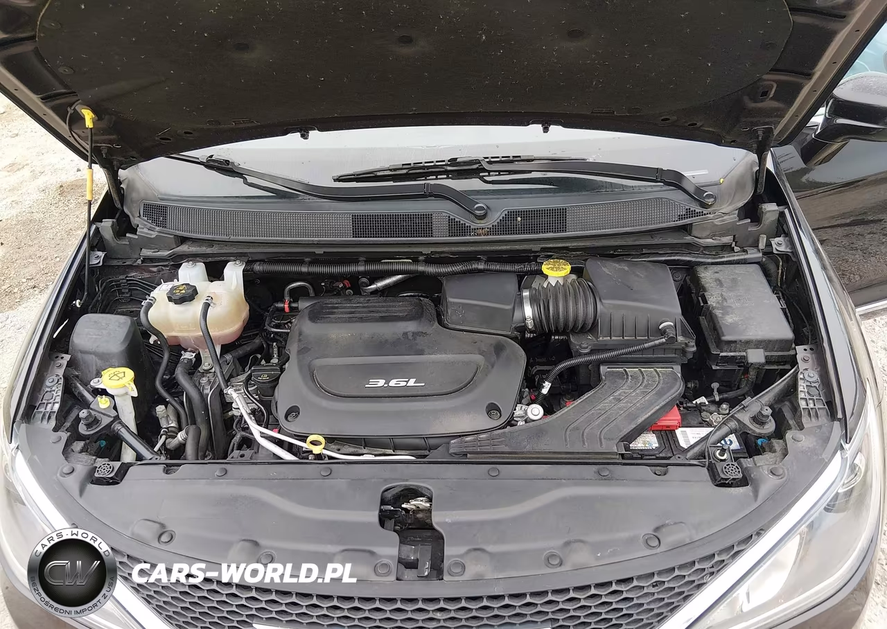 2018 Chrysler Pacifica Touring L Plus VIN:2C4RC1EG7JR330980 - 10